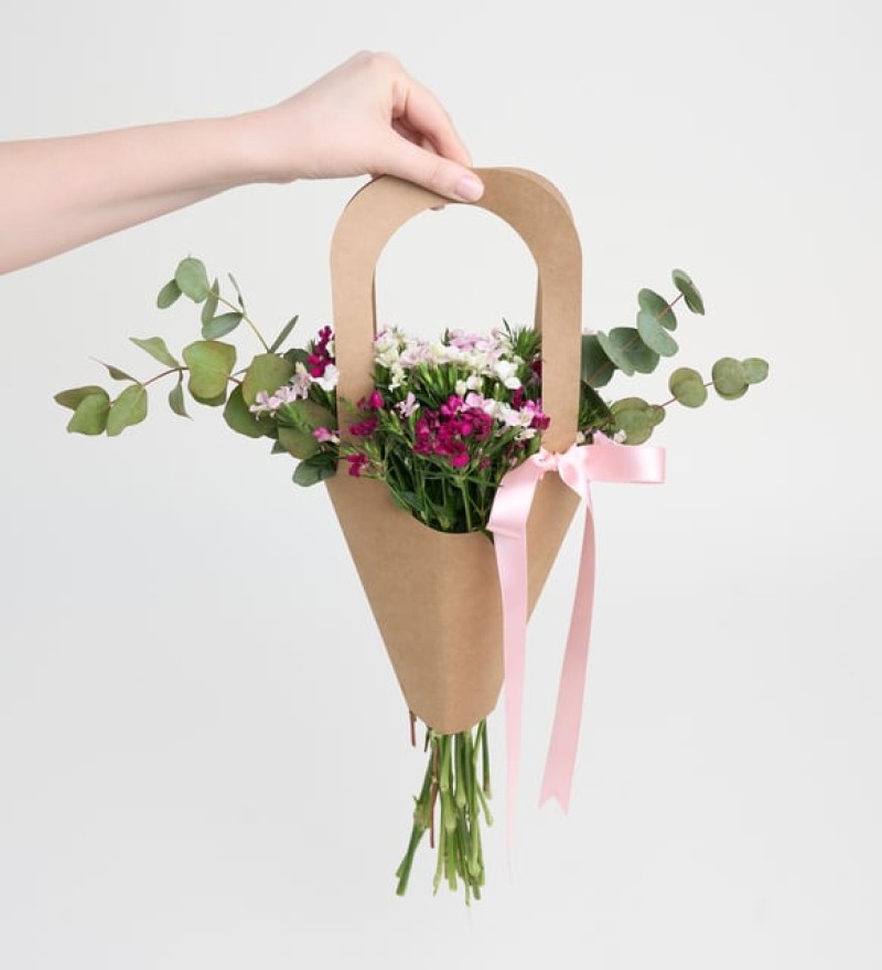  Kraft Taşımalı Bukette Hüsnüyusuf Çiçekleri