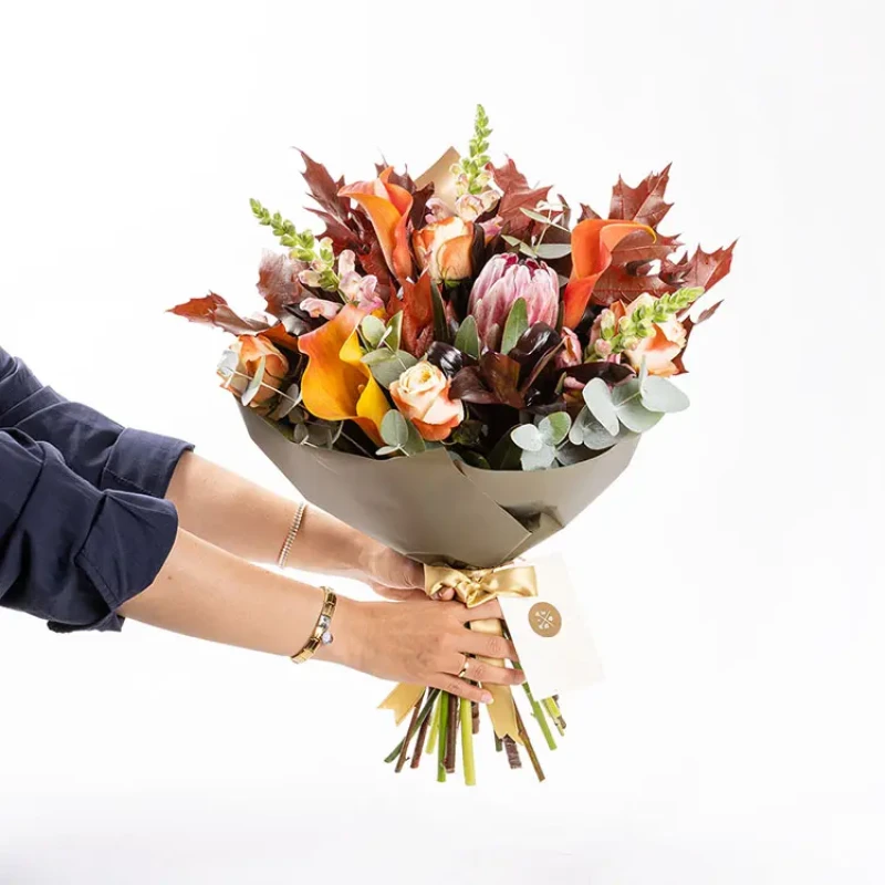 Koyu Yeşil Buket Kağıdında Çiçek Aranjmanı