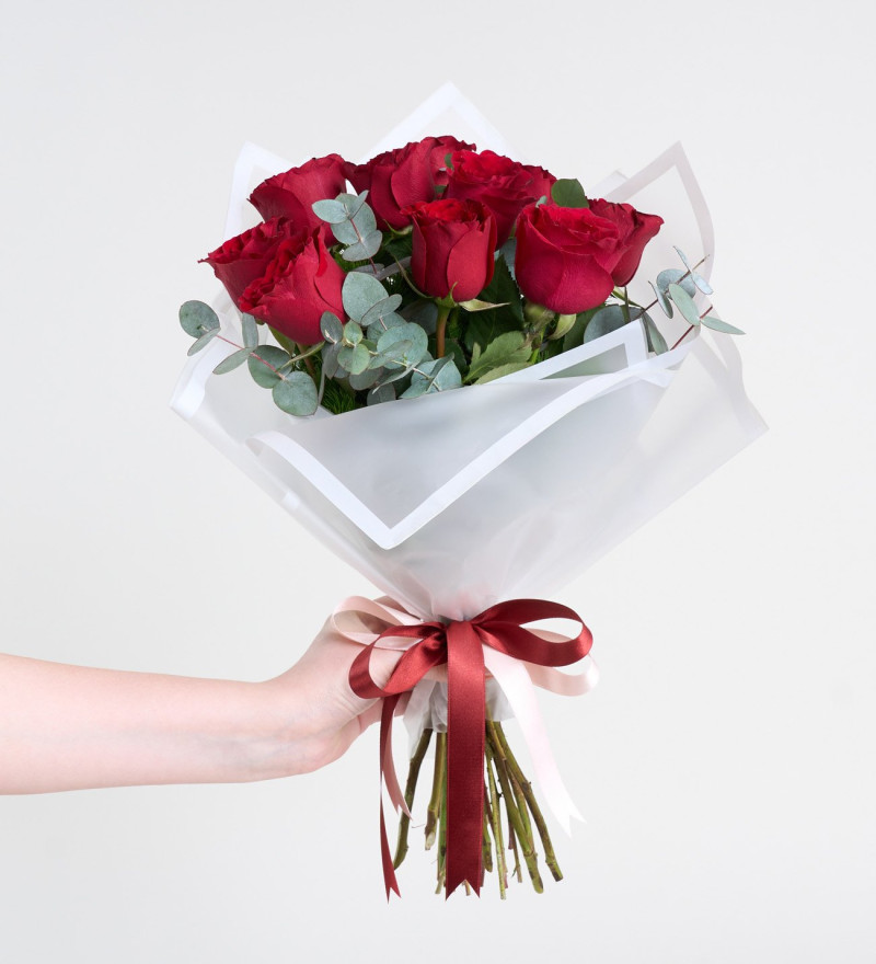 Beyaz Bukette 10 Kırmızı Gül