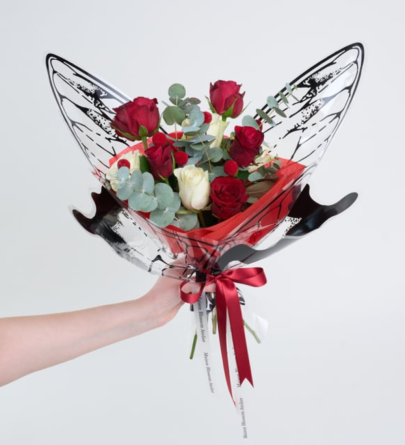 Kelebek Bukette Kırmızı ve Beyaz Güller