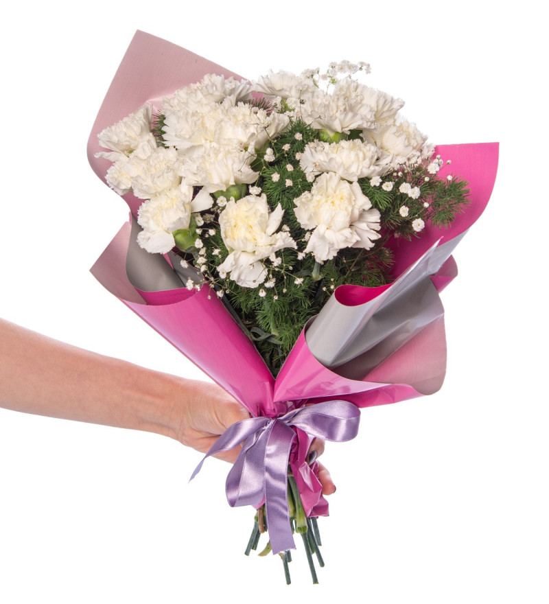 Gri Pembe Buket Kağıdında Beyaz Karanfiller